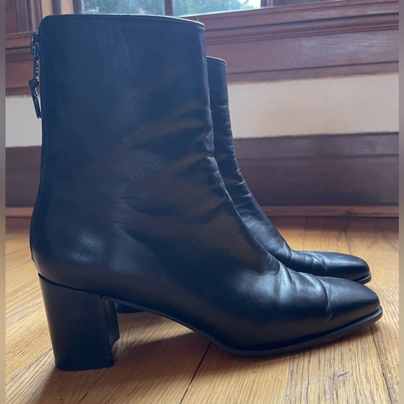 Stuart Weitzman Black Leather Boots.Excellent like new condition!Size 7.5 Narrow - Picture 2 of 7